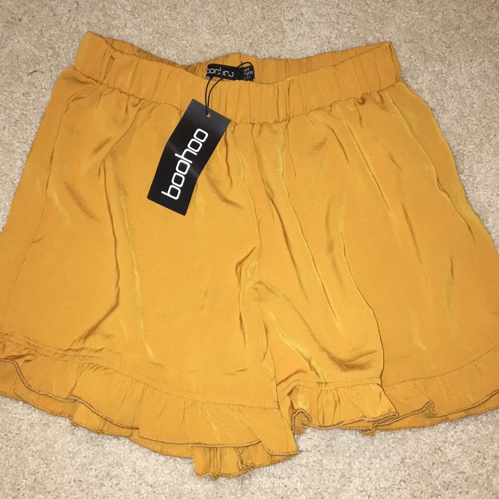 Boohoo ruffle shorts
